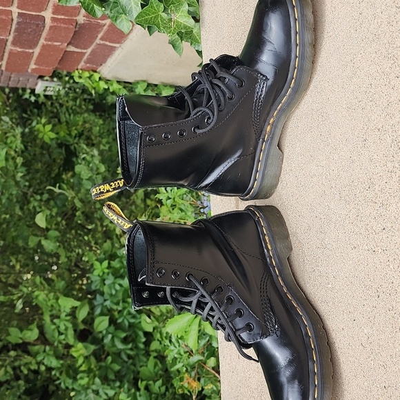 Dr Marten Black Leather Lace-Up Boots - Picture 10 of 12